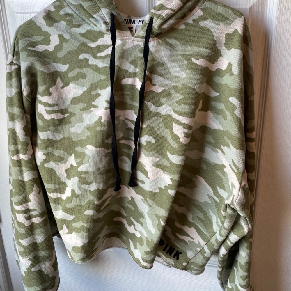 VS PINK Camo Pull-over